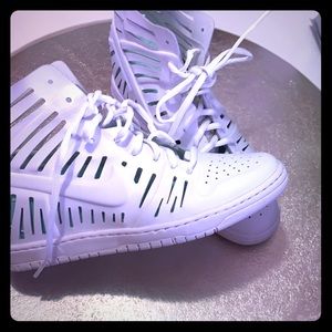 Nike shoes white high
